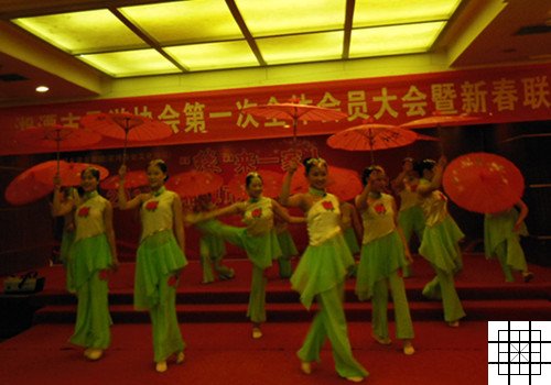 湘潭市工业贸易中等专业学校实验部舞蹈队赴韶山参加湘潭市导游协会新春联欢会